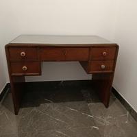 scrittoio anni 40 restaurato con vetro sopra 