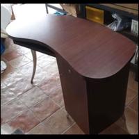 Postazione tecnica parrucchiera con specchio