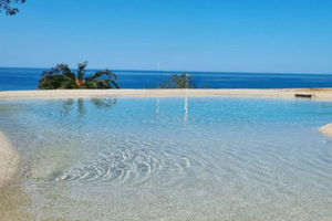 Casa con giardino terrazza e piscina