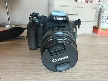 Canon EOS 600D + 18-55 IS + custodia Lowepro