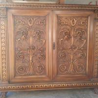 Mobile con piedi a zampa di leone