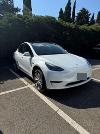 Tesla Model Y RWD anno 2024 a trazione posteriore