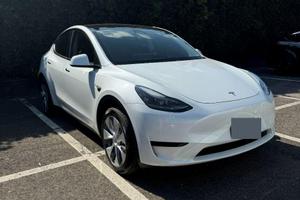 Tesla Model Y RWD anno 2024 a trazione posteriore