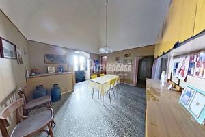 AMPIA SOLUZIONE INDIPENDENTE CON TERRAZZO E CANTIN