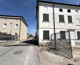 CASA DI CORTE A BAGNOLO SAN VITO