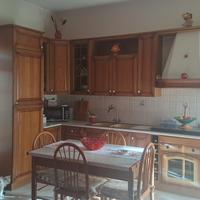 Cucina Pulvirenti legno vero tavolo sedie divano