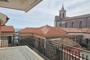 2 LOCALI A ACIREALE