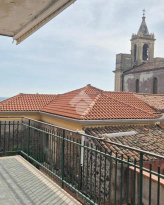 2 LOCALI A ACIREALE