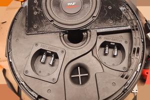 Cassa subwoofer incassato in ruota di scorta