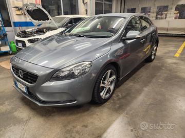 Volvo V40 D4 Geartronic R-design Momentum