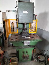 pressa idraulica a collo di cigno