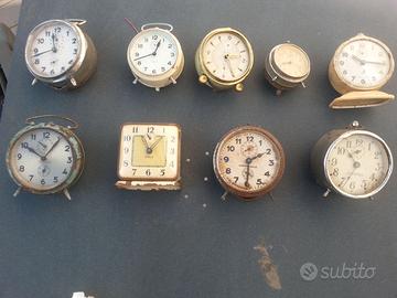 Lotto di sveglie antiche + ingranaggi di orologi