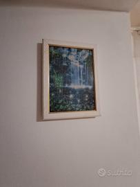 Tela in diamond painting raffigurante una cascata 