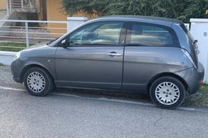 Lancia Ypsilon 1.4 benzina – perfetta per neopaten