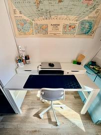 Scrivania e sedia regolabili in altezza