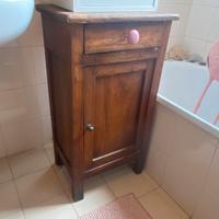 Comodino arte povera in legno