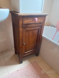 Comodino arte povera in legno