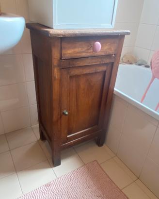 Comodino arte povera in legno