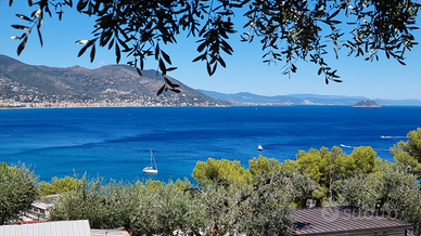 Bungalow con roulotte