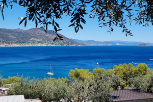 Bungalow con roulotte