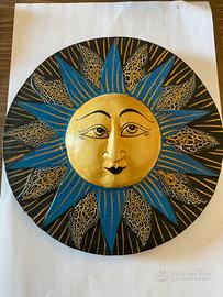 Sole da parete in legno.