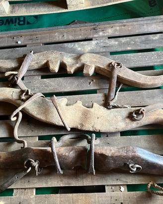 Antichi Gioghi (Doghe) per Buoi in Legno Intagliat