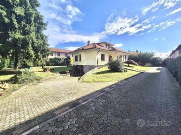 VILLA SINGOLA A CARATE BRIANZA