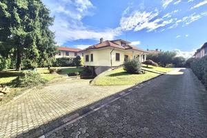 VILLA SINGOLA A CARATE BRIANZA