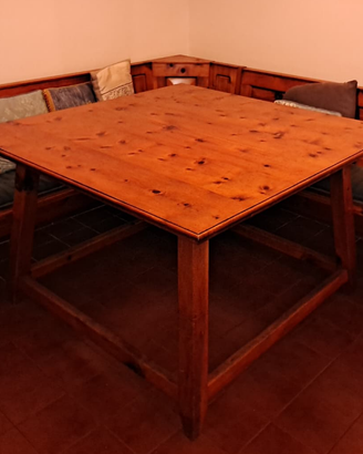 Cassapanca ad angolo con tavolo