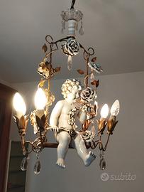 lampadario in porcellana angioletto in altalena