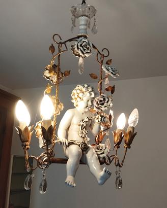 lampadario in porcellana angioletto in altalena