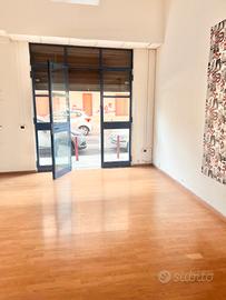 Locale commerciale 60 mq con doppio ingresso