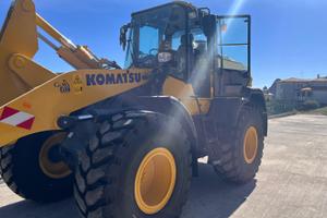 Pala gommata Komatsu wa 270-8 nuova