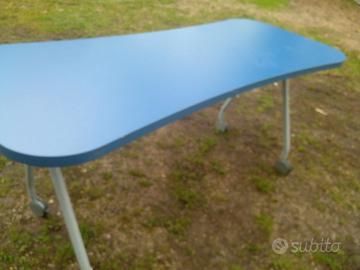 scrivania con 4 ruote