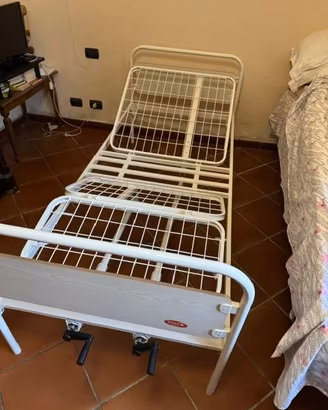 Letto ortopedico per anziani con sponde