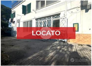 2 LOCALI A POZZUOLI