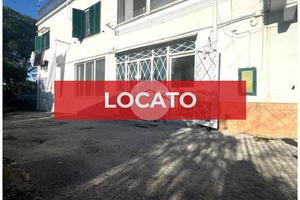 2 LOCALI A POZZUOLI