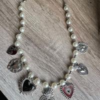 Collana perle e cuori sacri