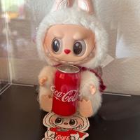 Labubu CocaCola con lattina