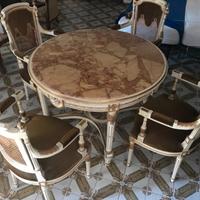 tavolo rotondo barocco e sedie 