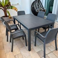 Tavolo e sedie in rattan - Elegante e Resistente