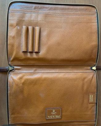 Astuccio pelle prada + 🏷️borsa pelle anonima