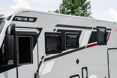 MCLOUIS NEVIS 881