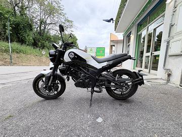 Benelli Leoncino 125