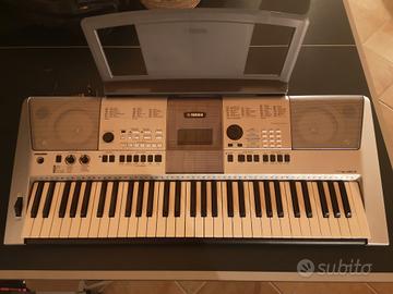 Pianola Yamaha PSR E-413 