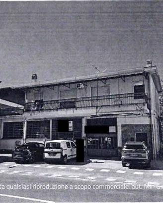 Immobile in asta di 225 m² con 5 locali a Ferno