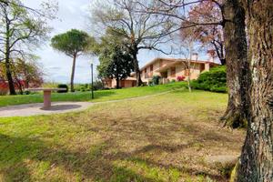 Villa di 616 m² con più di 5 locali e box auto dop