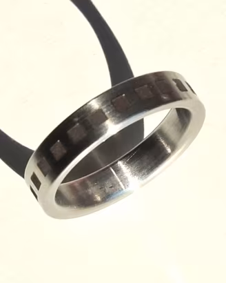 Xen - Anello in acciaio con motivi quadrati
