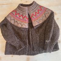 Cardigan da donna di lana marrone con ricami