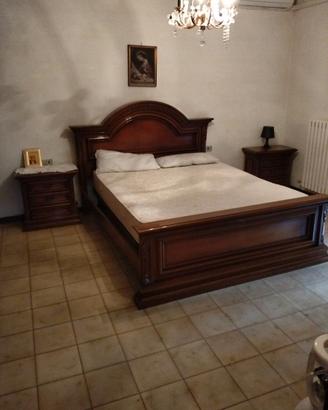 Camera da letto in legno massello